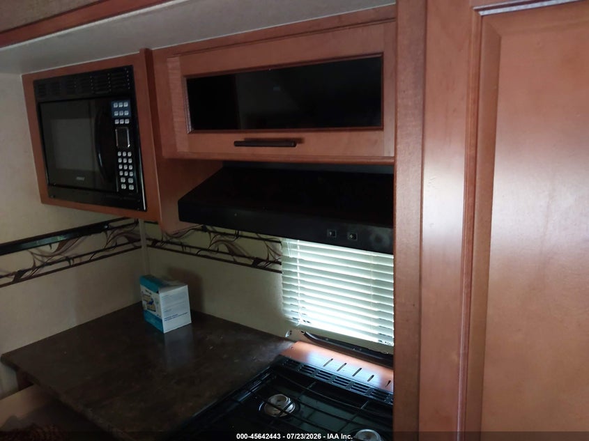 2014 FOREST RIVER SURVEYOR auction photo 7