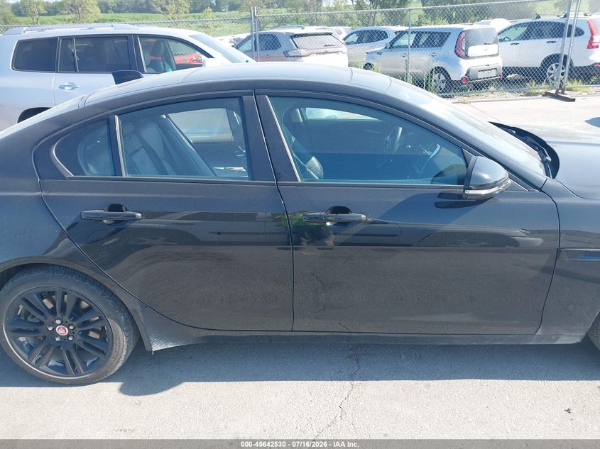 JAGUAR XE - zdjęcie 14