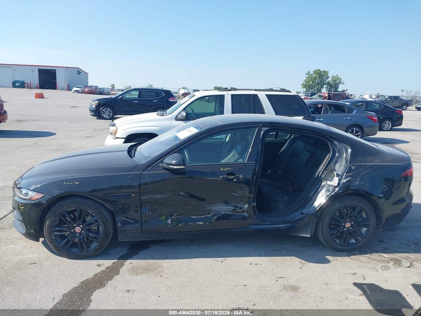 JAGUAR XE - zdjęcie 15
