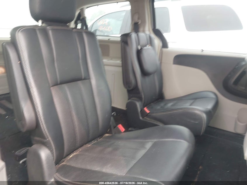 2015 Chrysler Town & Country Touring-L VIN: 2C4RC1CG0FR610301 Lot: 45642536