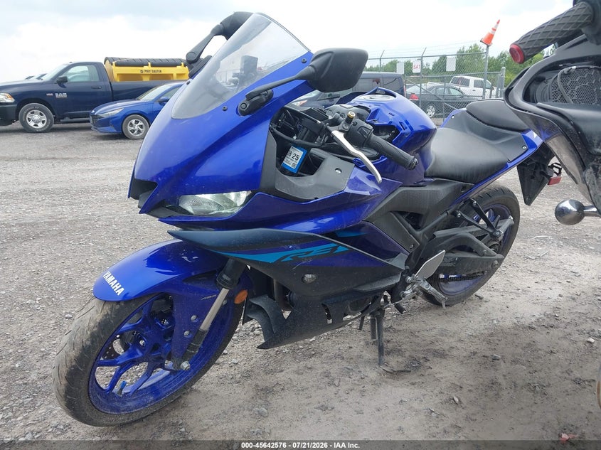 2024 YAMAHA YZFR3 auction photo 2