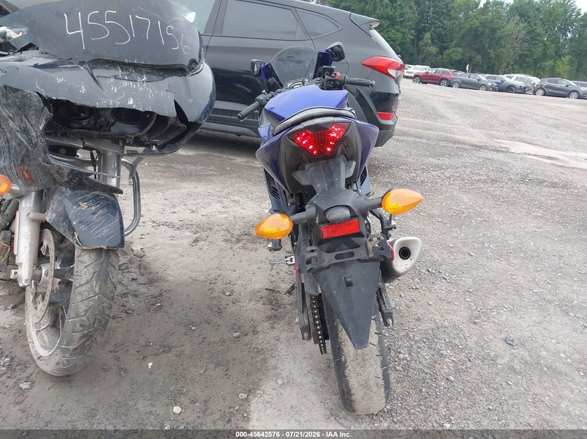2024 YAMAHA YZFR3 auction photo 6