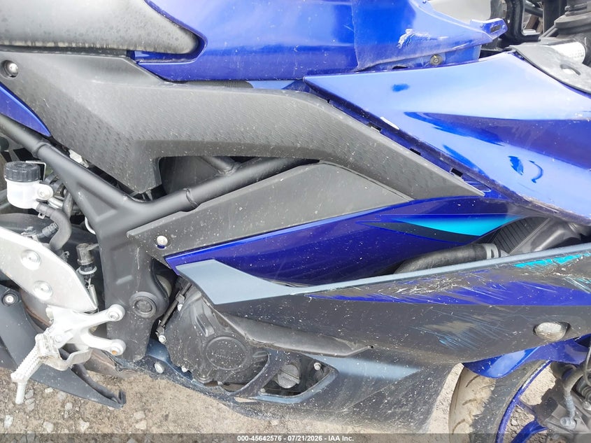 2024 YAMAHA YZFR3 auction photo 8