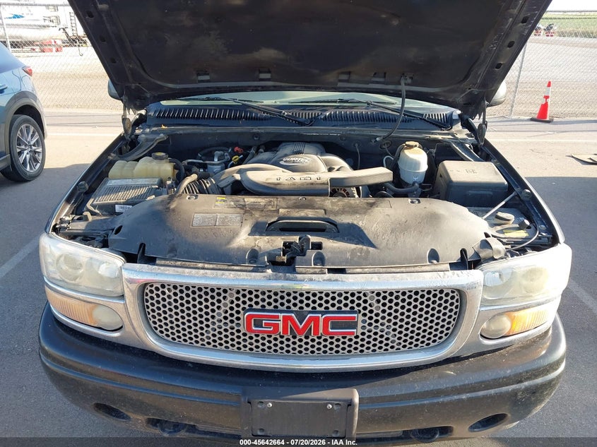 2004 GMC Yukon Denali VIN: 1GKEK63U24J212002 Lot: 45642664