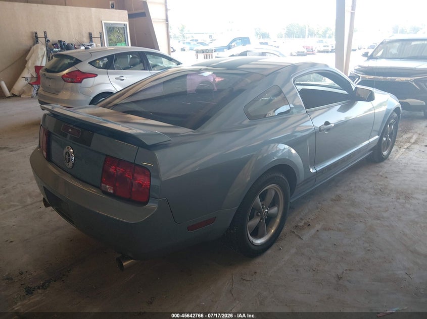 2005 FORD MUSTANG auction photo 4