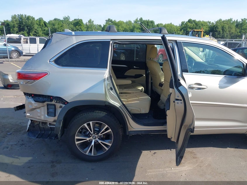 2016 TOYOTA HIGHLANDER auction photo 8