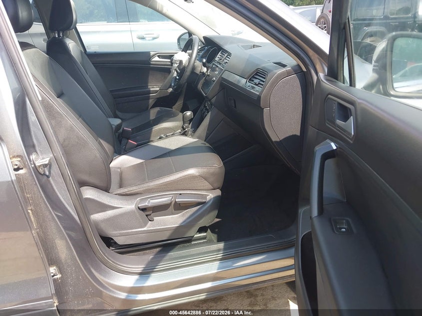 VOLKSWAGEN TIGUAN 2019 VIN 3VV2B7AXXKM050753