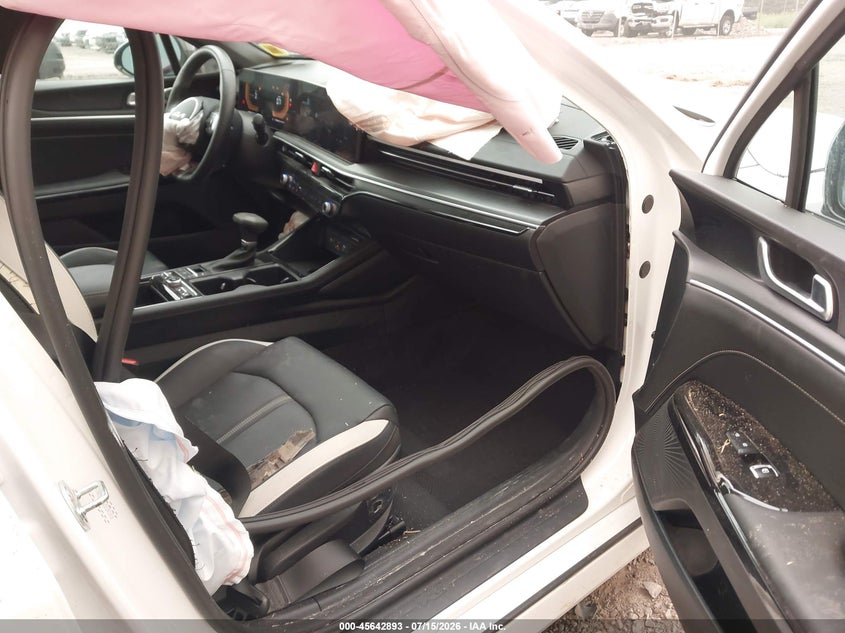 2025 KIA K5 auction photo 5