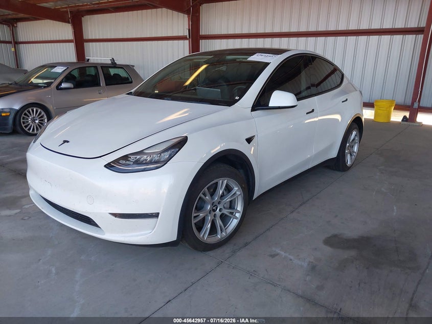 2020 Tesla Model Y, Right Rear, IAAI, VIN 5YJYGDEE1LF028230 — photo 2