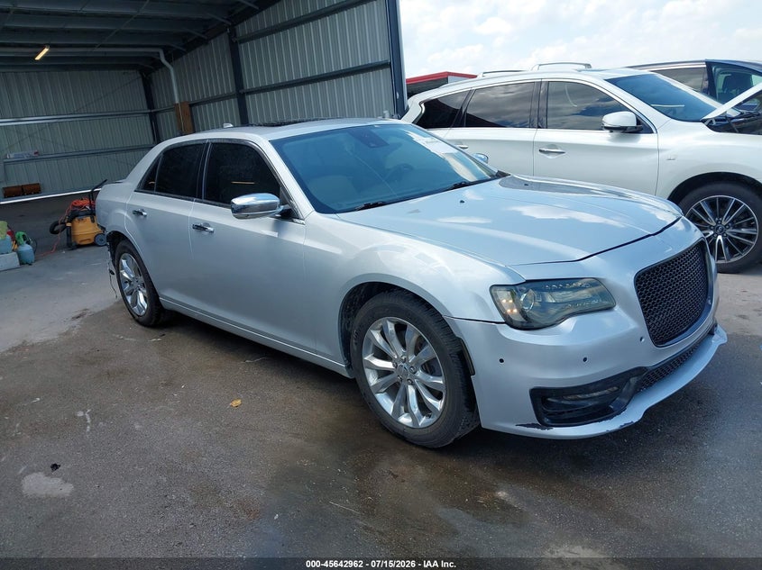 2019 CHRYSLER 300 auction photo 1
