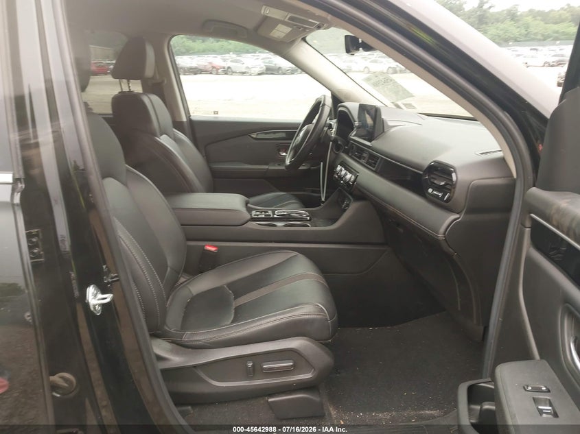 2025 HONDA PILOT auction photo 5