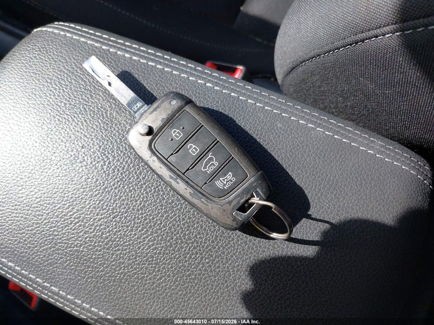 2018 HYUNDAI ELANTRA GT — Photo 11
