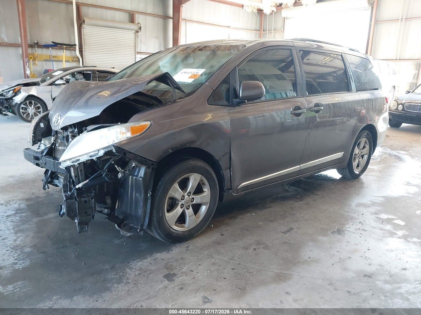 Vin: 5tdkk3dc5gs720569, lot: 46141743, toyota sienna le 8 passenger 20162