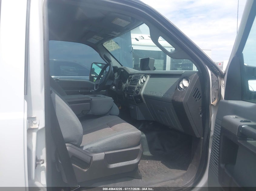 2013 FORD F-450 CHASSIS auction photo 5