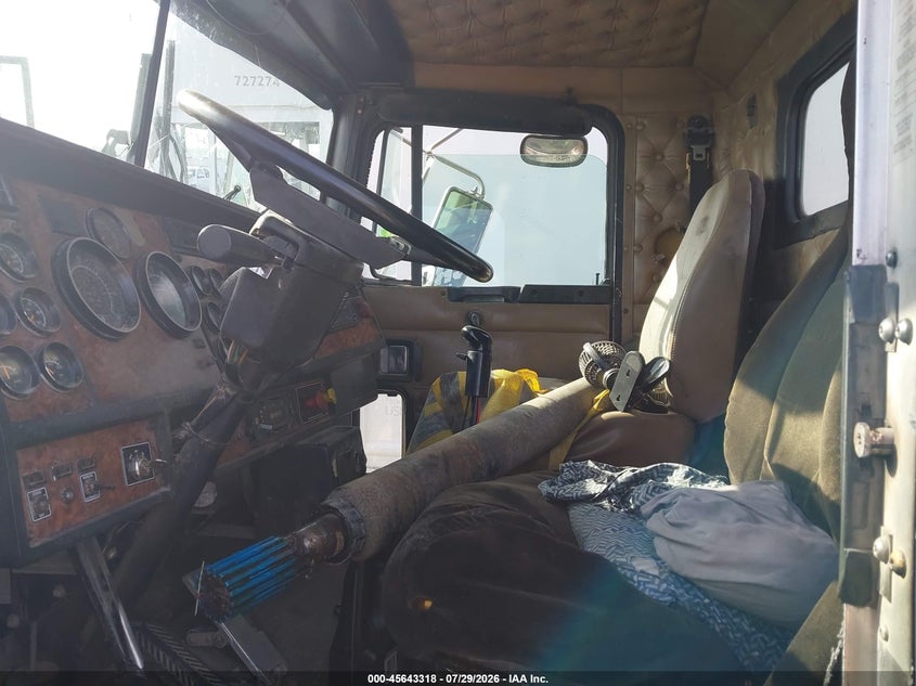 2000 KENWORTH CONSTRUCTION auction photo 6