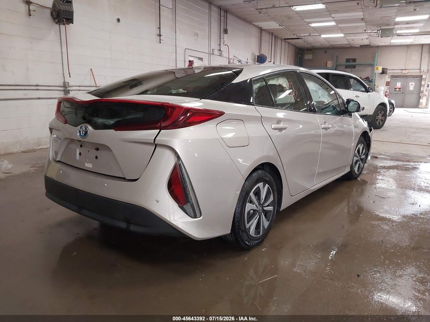 2017 TOYOTA PRIUS PRIME auction photo 4