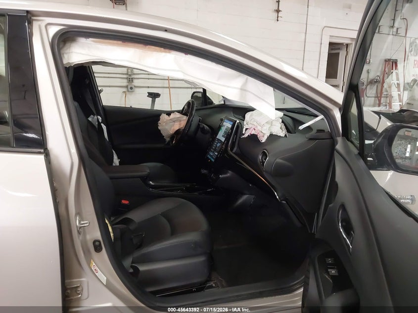 2017 TOYOTA PRIUS PRIME auction photo 5