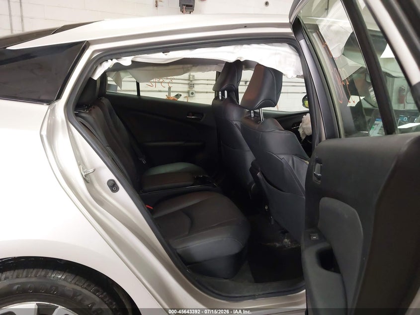 2017 TOYOTA PRIUS PRIME auction photo 8