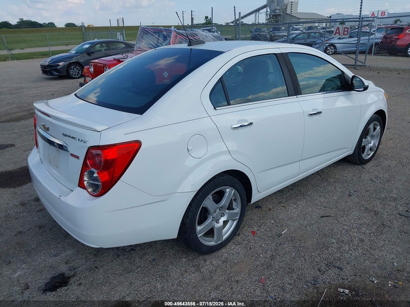 2015 CHEVROLET SONIC auction photo 4