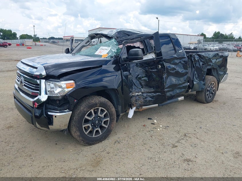 2017 Toyota Tundra, Обидва боки, IAAI, VIN 5TFUY5F11HX596102 — фото 2