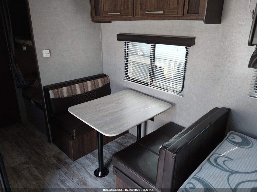 2019 KEYSTONE ZINGER auction photo 7
