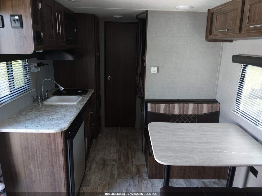2019 KEYSTONE ZINGER auction photo 8