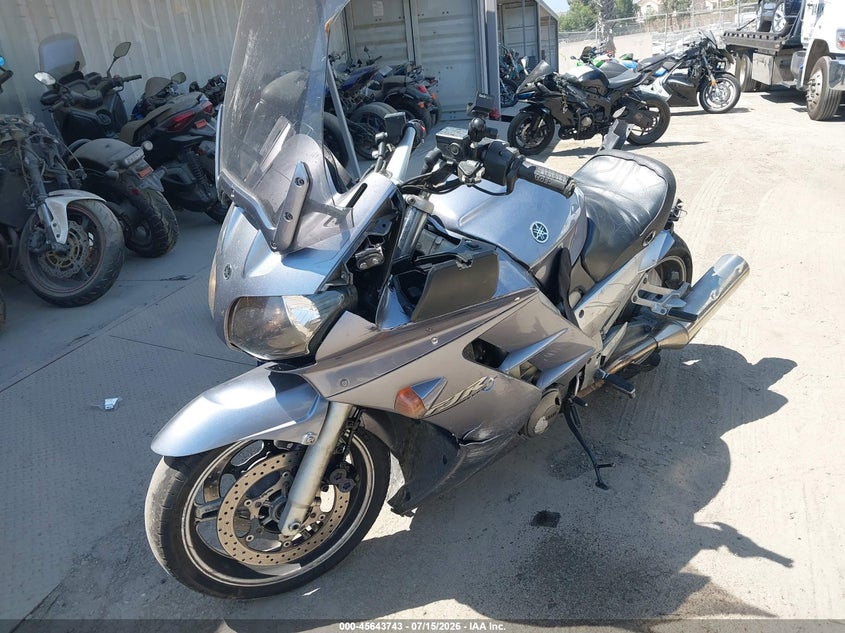 2004 YAMAHA FJR1300 auction photo 2