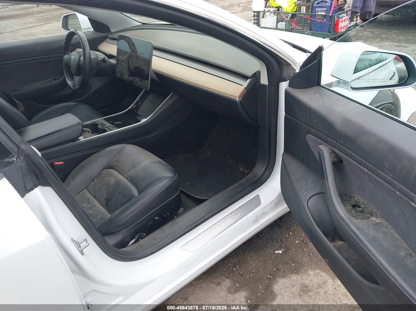 2018 TESLA MODEL 3 auction photo 5
