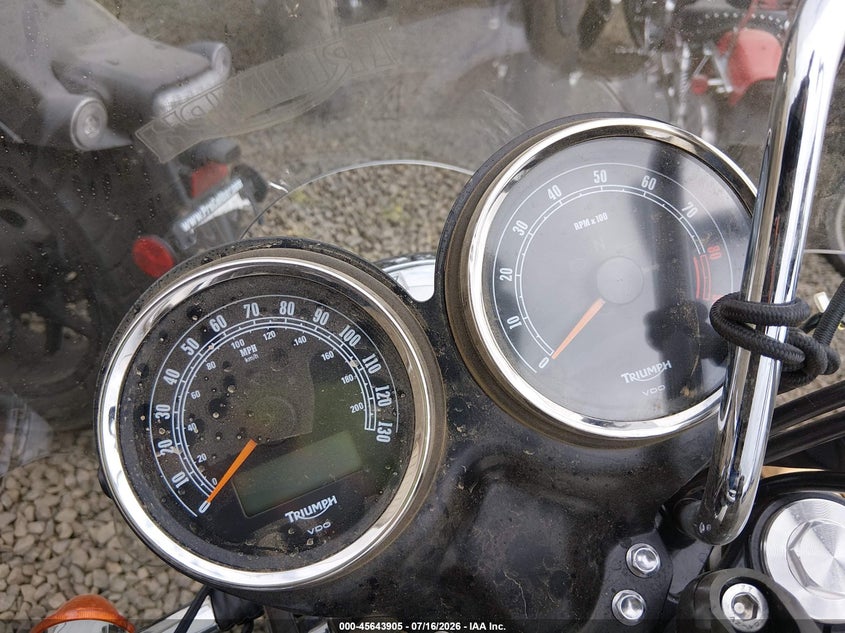 TRIUMPH BONNEVILLE 2016