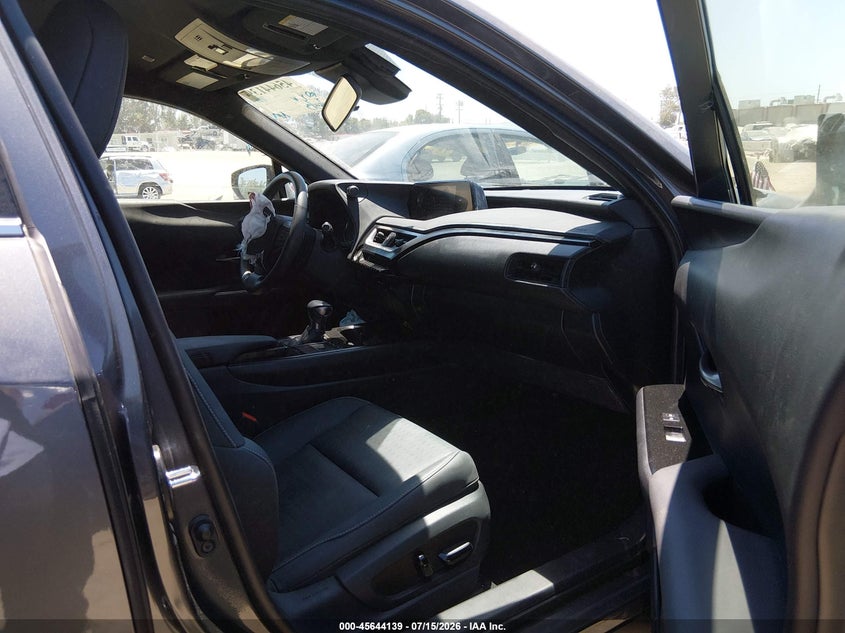 AtlanticExpress - Lexus UX 200