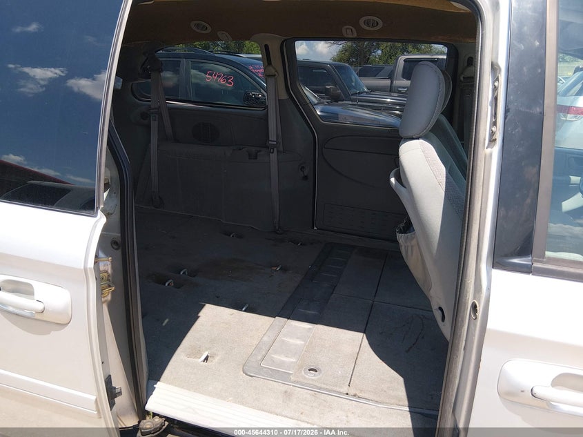 2005 Chrysler Town & Country Lx VIN: 2C4GP44R65R243335 Lot: 45644310