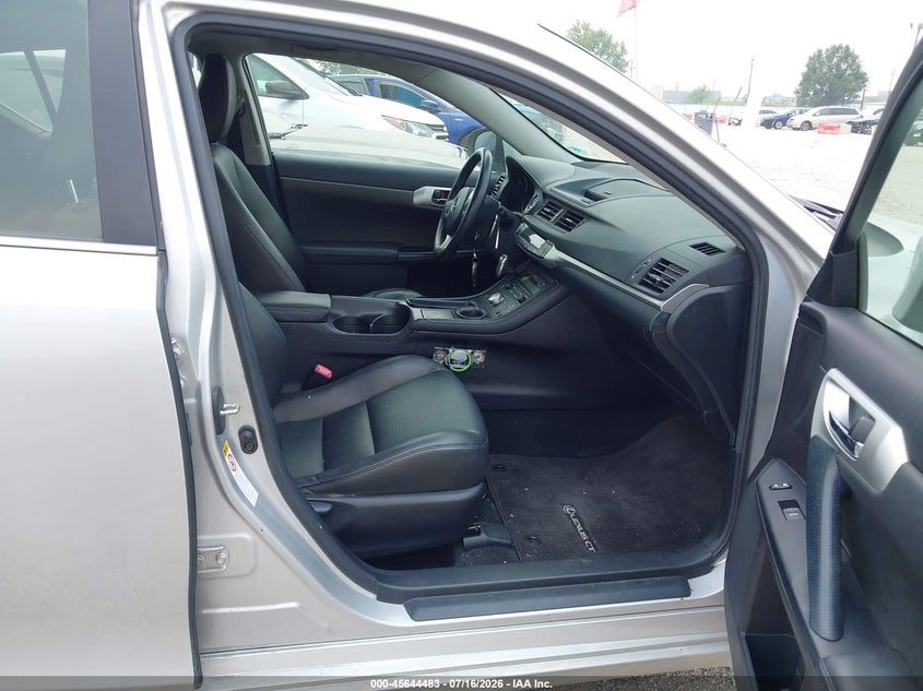 2012 LEXUS CT 200H auction photo 5
