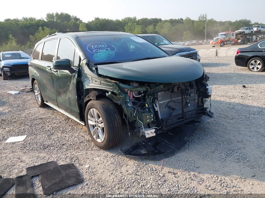 2025 Toyota Sienna XLE