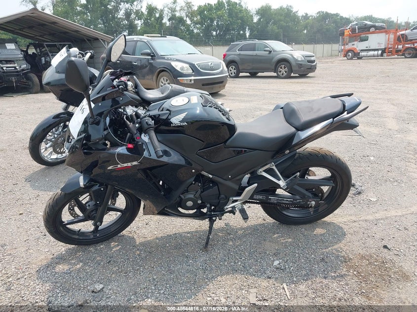 2016 Honda Cbr300 R VIN: MLHNC5107G5200196 Lot: 45644616