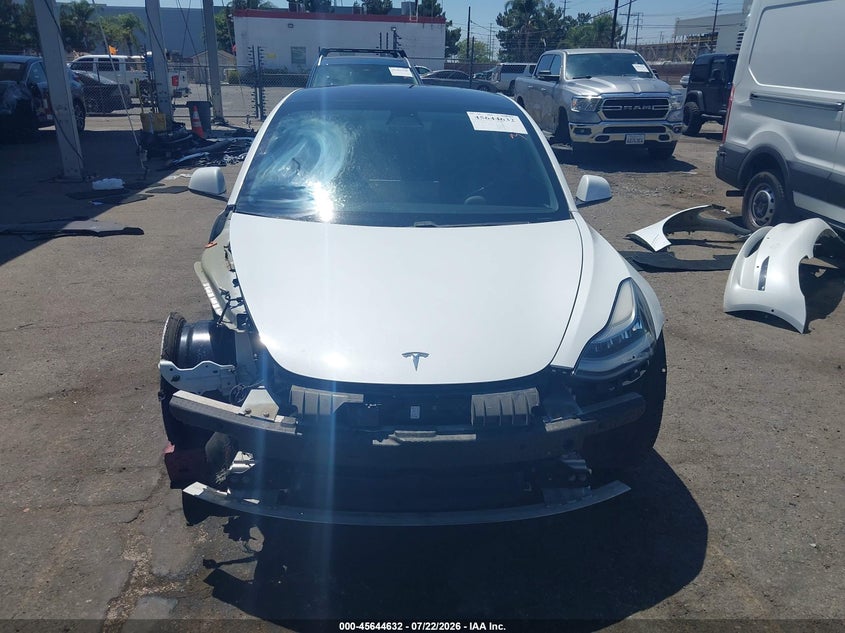 TESLA MODEL 3 - zdjęcie 12