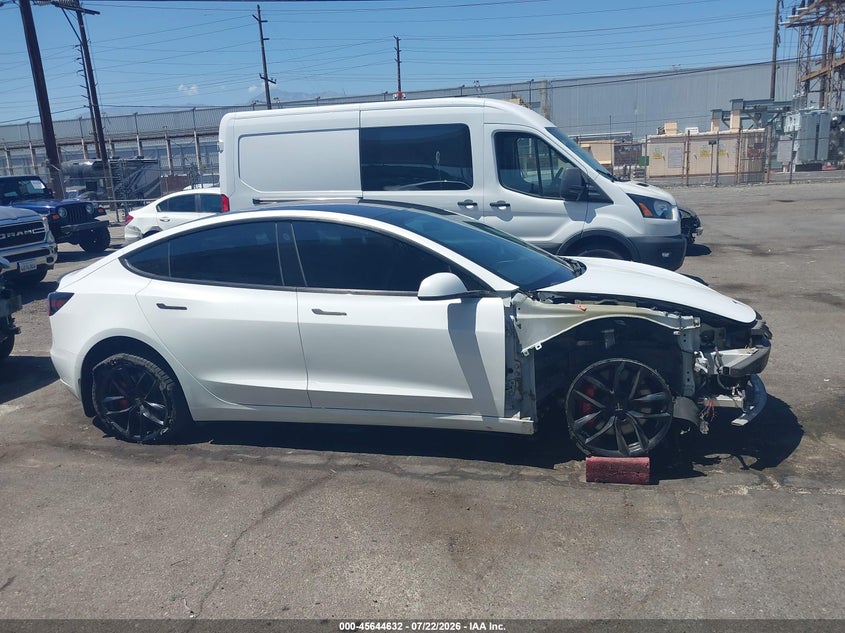TESLA MODEL 3 - zdjęcie 13