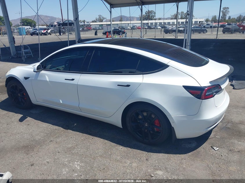 TESLA MODEL 3 - zdjęcie 14