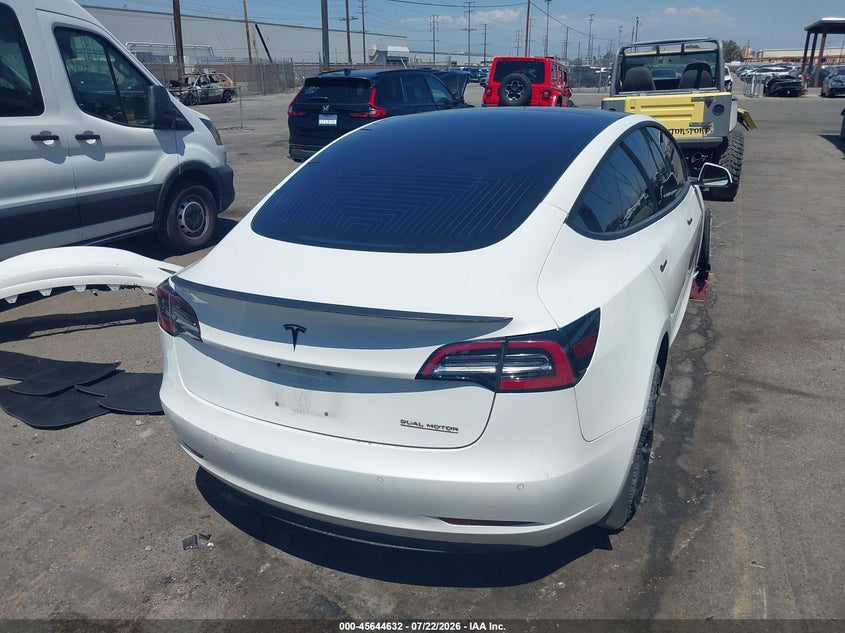 TESLA MODEL 3 - zdjęcie 16