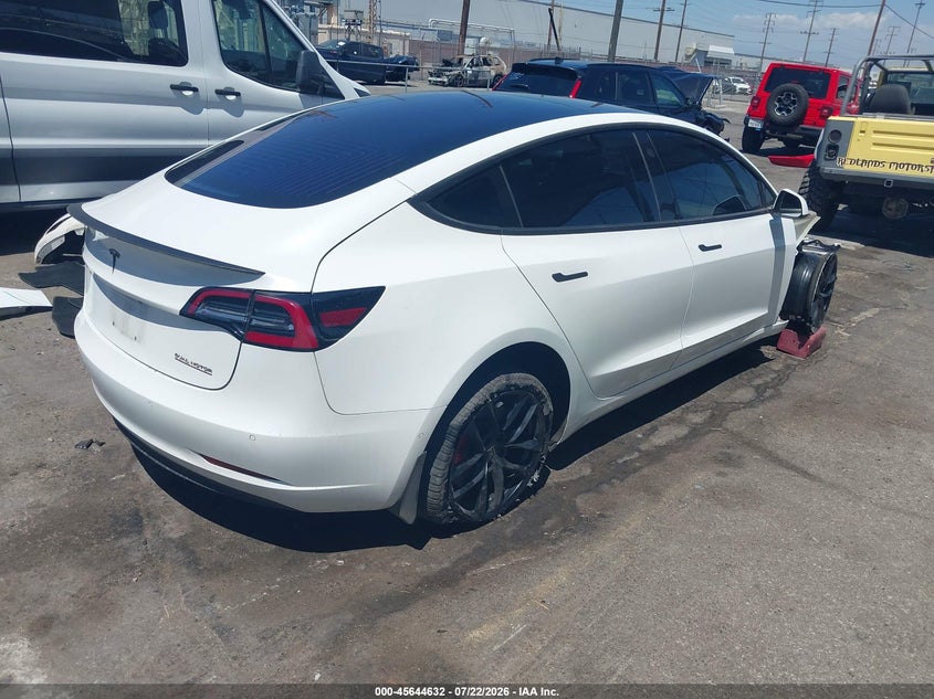 TESLA MODEL 3 - zdjęcie 4