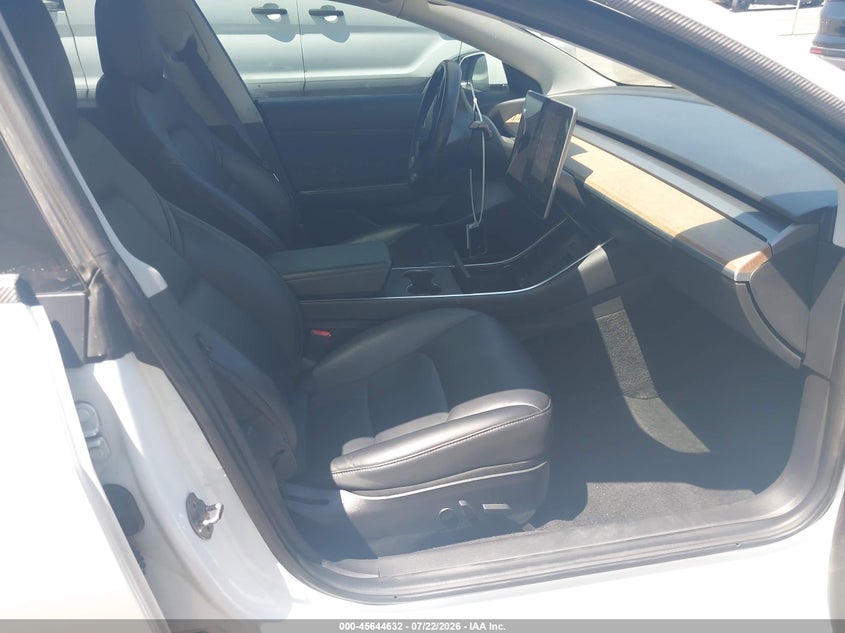 TESLA MODEL 3 - zdjęcie 5
