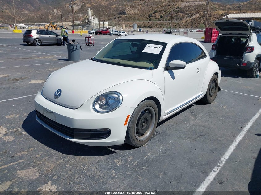 2013 Volkswagen Beetle, Правый зад, IAAI, VIN 3VWJP7AT6DM675384 — фото 2