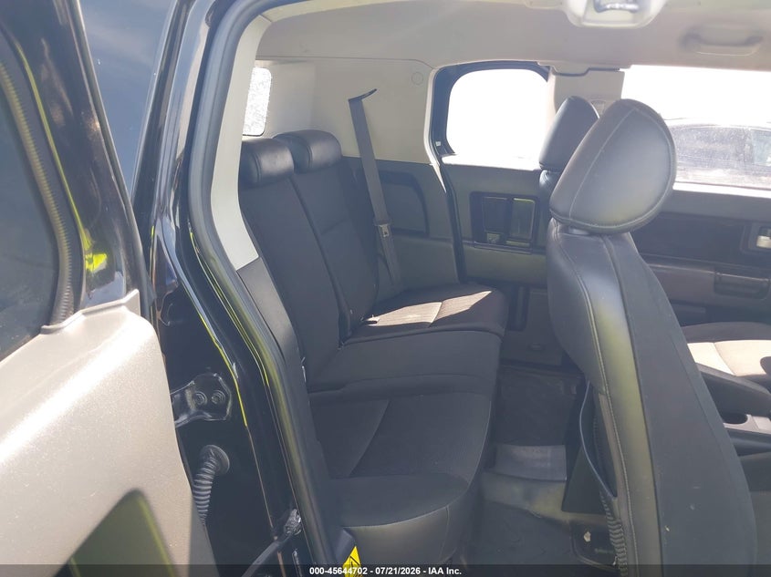 2007 TOYOTA FJ CRUISER auction photo 8