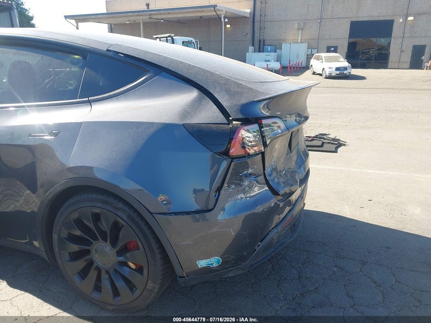 2022 Tesla Model Y Performance Dual Motor All-Wheel Drive VIN: 7SAYGDEF7NF346237 Lot: 45644779