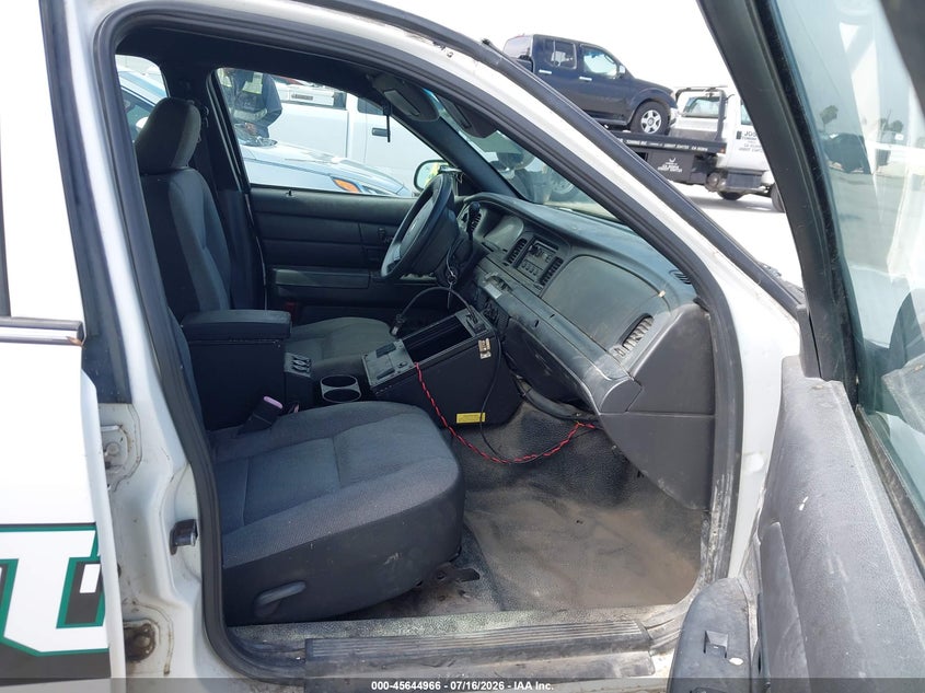 2009 FORD CROWN VICTORIA auction photo 5