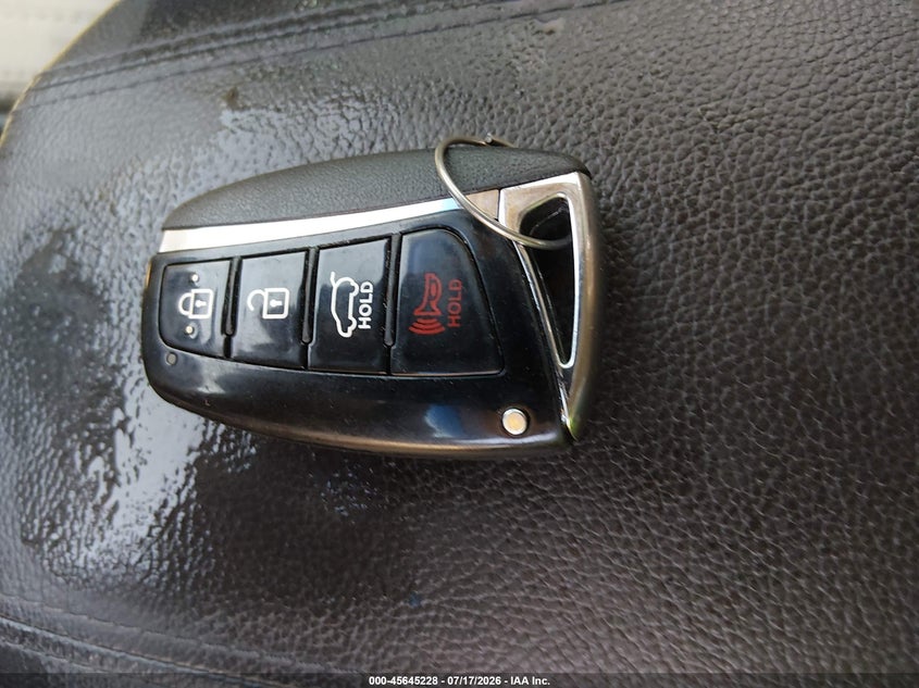 2013 Hyundai Santa Fe Sport 2.0T VIN: 5XYZUDLA5DG095310 Lot: 45645228