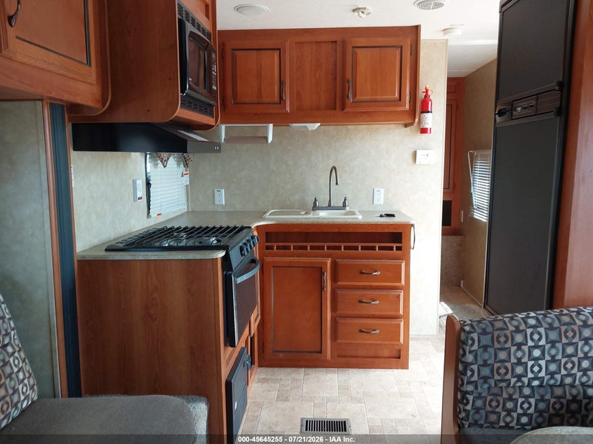 2011 COACHMEN CATALINA auction photo 5