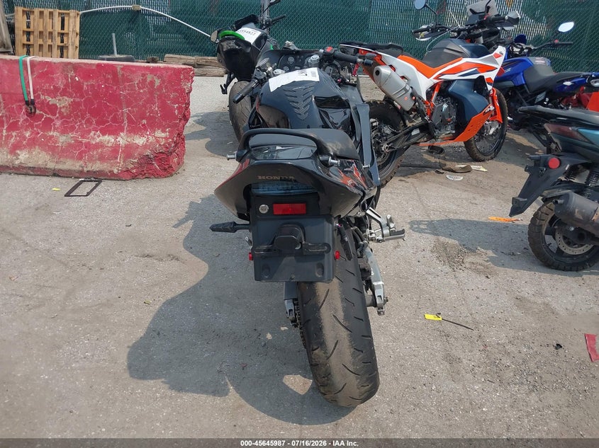 1997 Honda Cbr1100 Xx VIN: JH2SC3503VM000785 Lot: 45645987