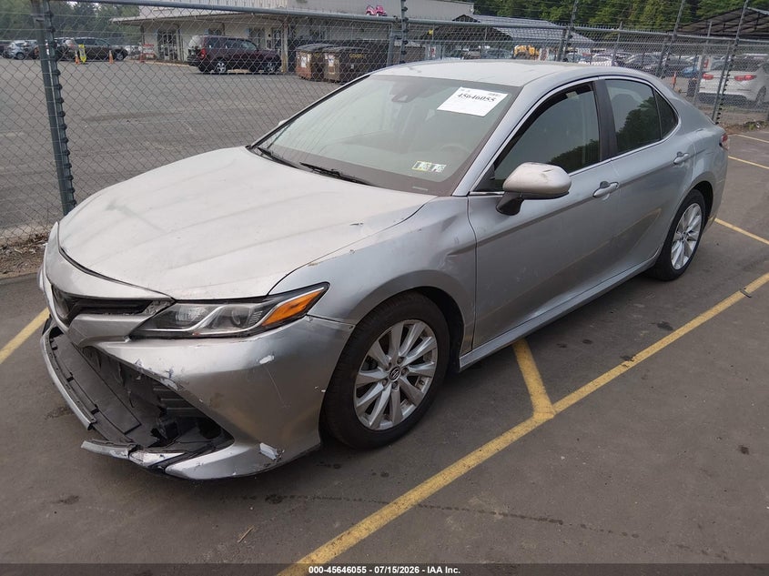 2018 Toyota Camry Le 4T1B11HK6JU124751 photo 1