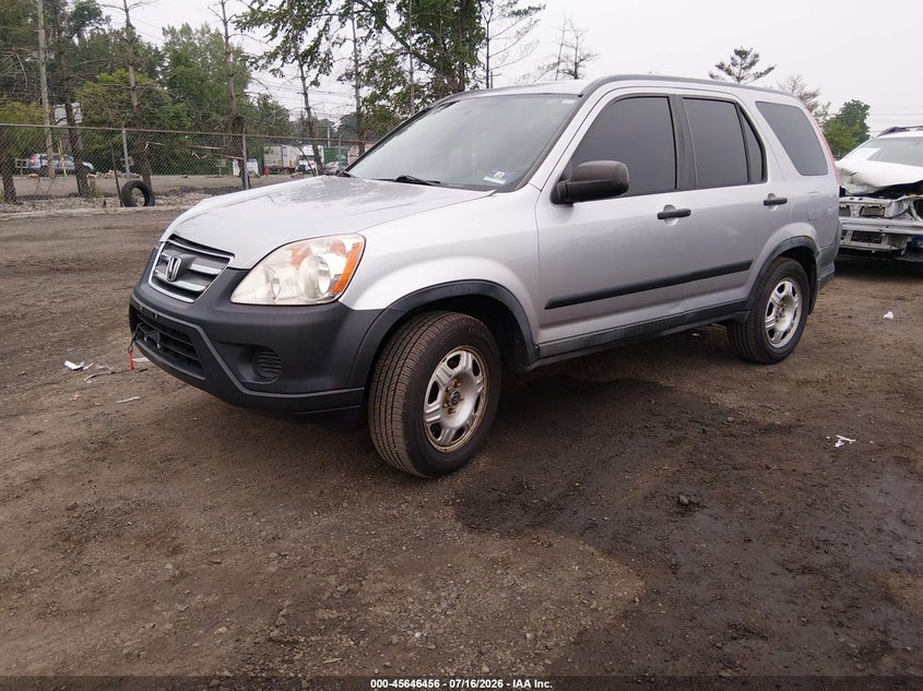 2005 Honda CR-V, Front End, IAAI, VIN JHLRD78555C004249 — photo 2