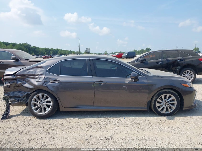 TOYOTA CAMRY - zdjęcie 14